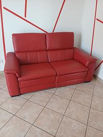 divano in pelle rosso/mattone