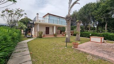 Villa a 70mt dal mare 230mq 2 livelli separati