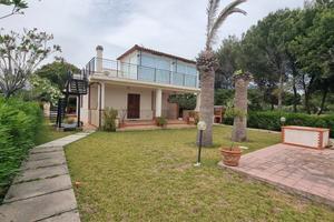 Villa a 70mt dal mare 230mq 2 livelli separati