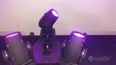 Hydrabeam 300 RGBW-con 3 proiettori a testa mobile