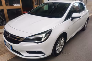 Opel Astra 1.6 CDTi 5 porte 95 cv berlina neo pate