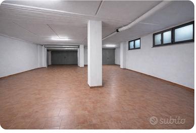 Quartu via Monaco locale garage-deposito mq. 135