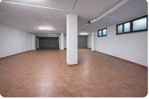 Quartu via Monaco locale garage-deposito mq. 135