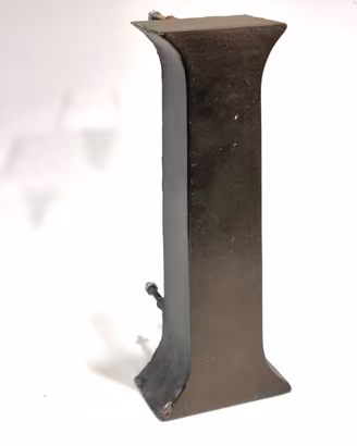 Lettera i in metallo, insegna luminosa vintage