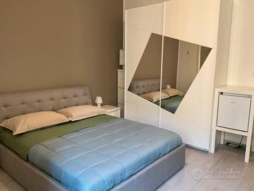 Stanza con bagno en suite Euro 680,00 solo donna