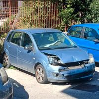 Pezzi di ricambio auto Ford fiesta incidentata