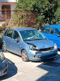 Pezzi di ricambio auto Ford fiesta incidentata