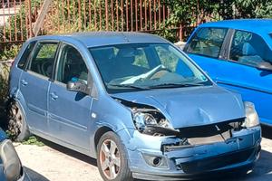 Pezzi di ricambio auto Ford fiesta incidentata