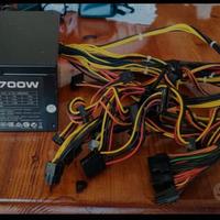 Alimentatore per PC Cooler Master da 700 watt