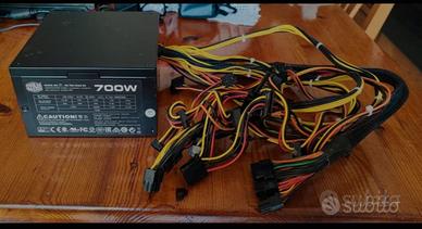 Alimentatore per PC Cooler Master da 700 watt