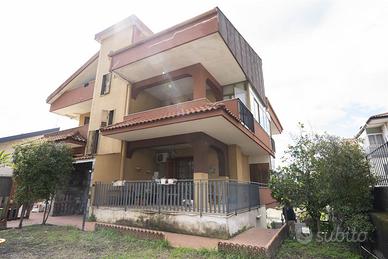 Rif.LA85| casa semi ind. aci sant'antonio