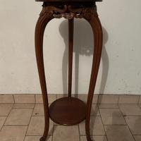 Piedistallo in legno intagliato – stile classico