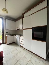 cucina completa di elettordomestici