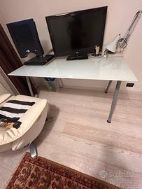 Scrivania in vetro acidato