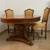 Tavolo rotondo in legno comprensivo di sedie