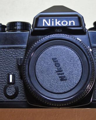 Reflex analogica Nikon FE revisionata e testata