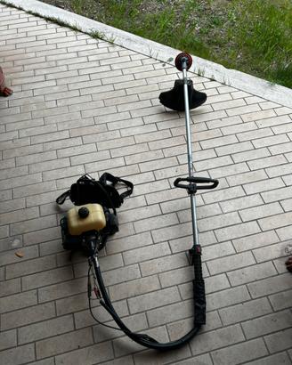 Decespugliatore a spalla Makita RBK410-40cc