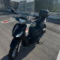 Piaggio medley 125   – 4.500 km – full optional