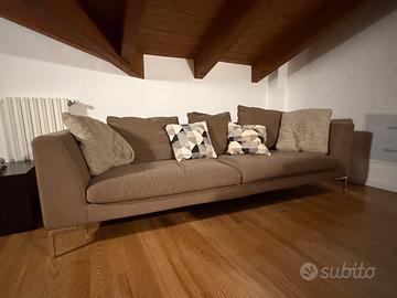 Divano artigianale 4 posti + pouf