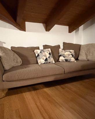 Divano artigianale 4 posti + pouf