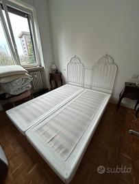 Letto matrimoniale con testiera  in ferro