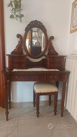   toeletta con pouf noce