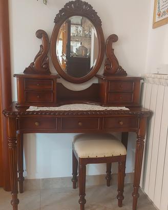   toeletta con pouf noce