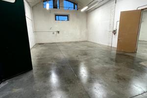 Locale laboratorio / magazzino con ufficio