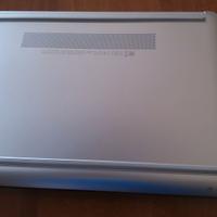 Laptop hp praticamente nuovo.