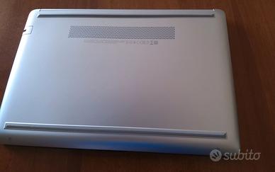 Laptop hp praticamente nuovo.