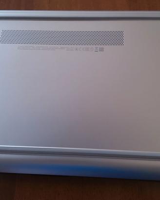 Laptop hp praticamente nuovo.