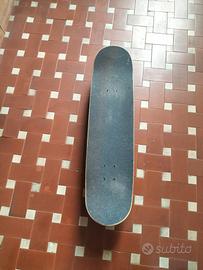 Skateboard con lupo