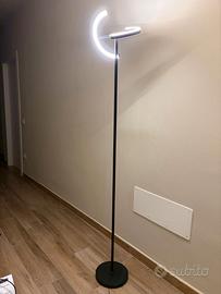 Lampada da terra LED con telecomando e cambiamento