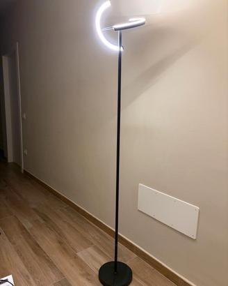Lampada da terra LED con telecomando e cambiamento