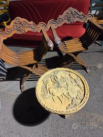 Copia sedie antiche in legno pieghevole, tavolino 
