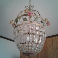 Lampadario VINTAGE con gocce di vetro e roselline