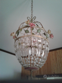 Lampadario VINTAGE con gocce di vetro e roselline