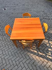 Tavolo con sedia