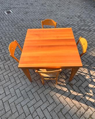 Tavolo con sedia