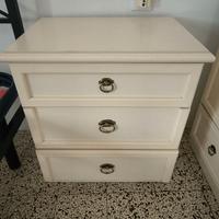 2 comodini in legno