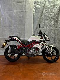 Benelli BN 125 bianca