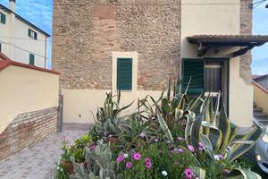 Casa indipendente con giardino