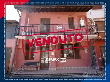 Casa indipendente di 60 m² con 2 locali e posto au