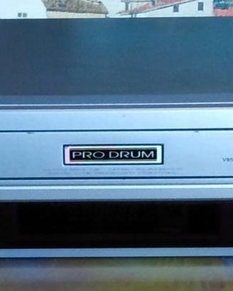 VIDEOREGISTRATORE VHS "TOSHIBA" + VIDEOCASSETTE