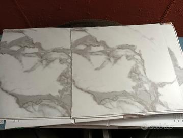 piastrelle adesive PVC