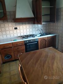 Trilocale parzialmente arredato