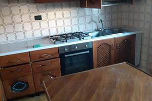 Trilocale parzialmente arredato