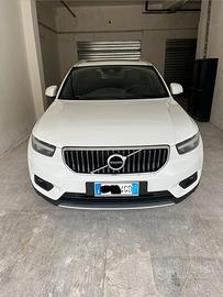 SPLENDIDA VOLVO XC40 T4 190 cv INSCRIPTION