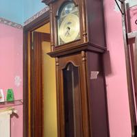 Orologio a pendolo a colonna