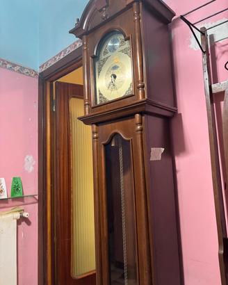 Orologio a pendolo a colonna